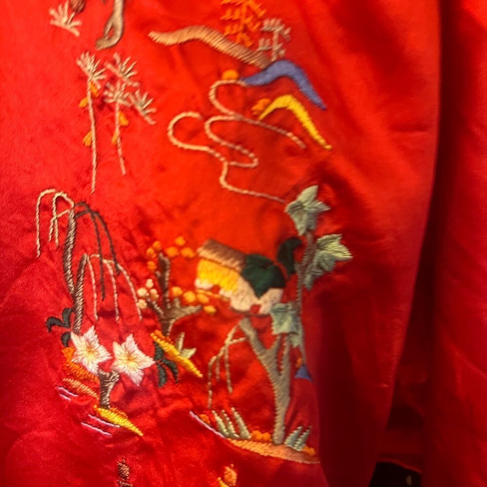 Pearls Red vintage embroidered Chinese Silky robe. Size Medium. - Picture 4 of 7